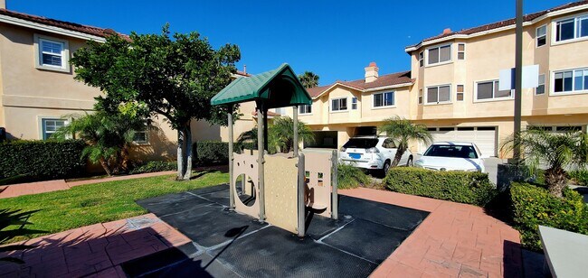 Foto del edificio - 9880-9811 11th St