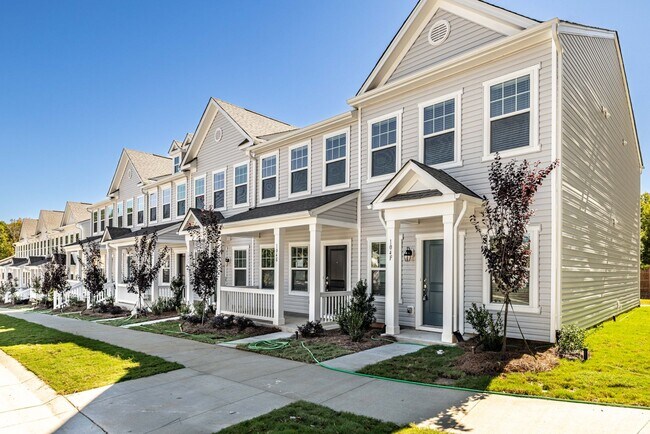 Building Photo - 2 Bedroom Townhome in quiet neighborhood n...
