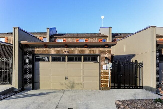 Building Photo - 7117 9th Hole Dr