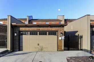 Building Photo - 7117 9th Hole Dr