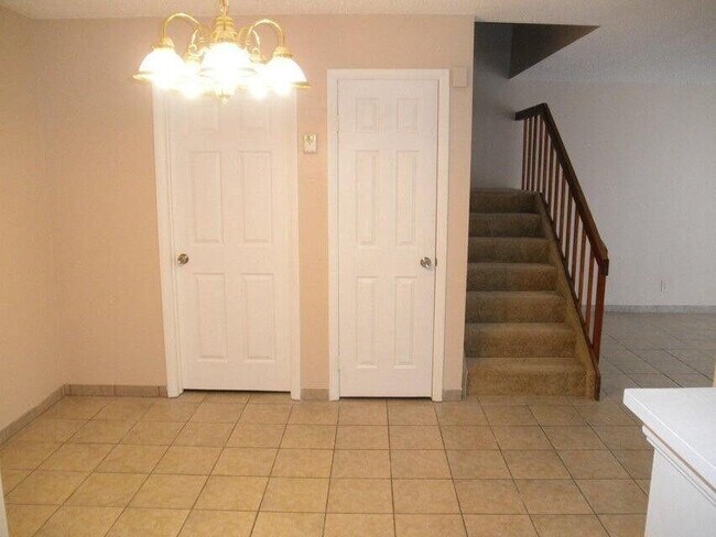 Foto del edificio - 584 Springdale Cir