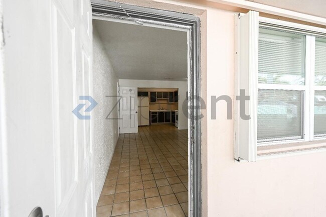 Foto del edificio - 6040 SW 26th St