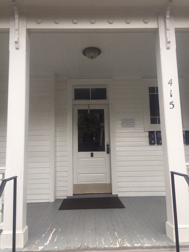 Building Photo - 415 2nd St NE