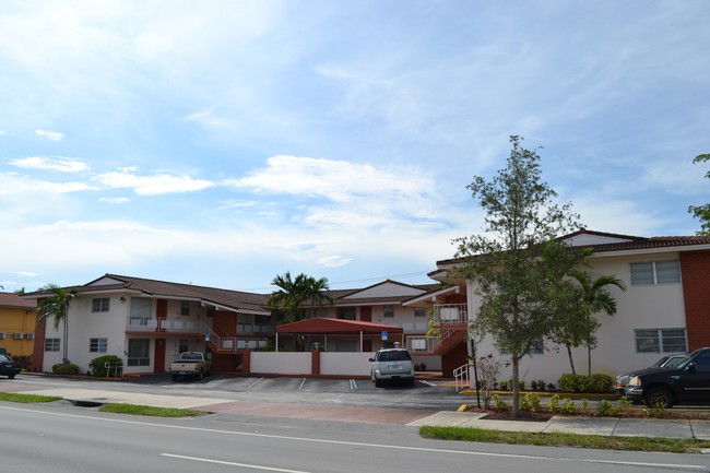 Building Photo - Hollywood Courtyard Apartments