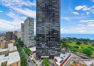 Building Photo - 5415 N Sheridan Rd