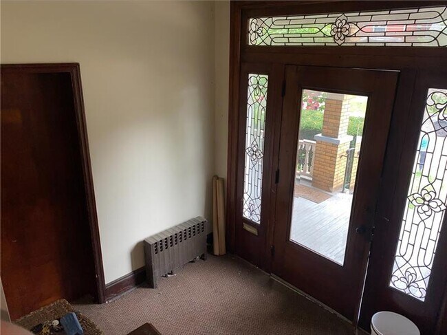 Building Photo - 206 Emerson Ave