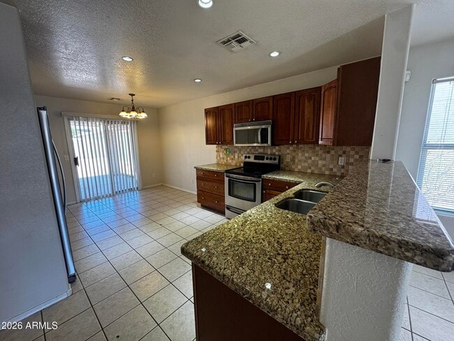 Foto del edificio - 13220 W Calavar Rd