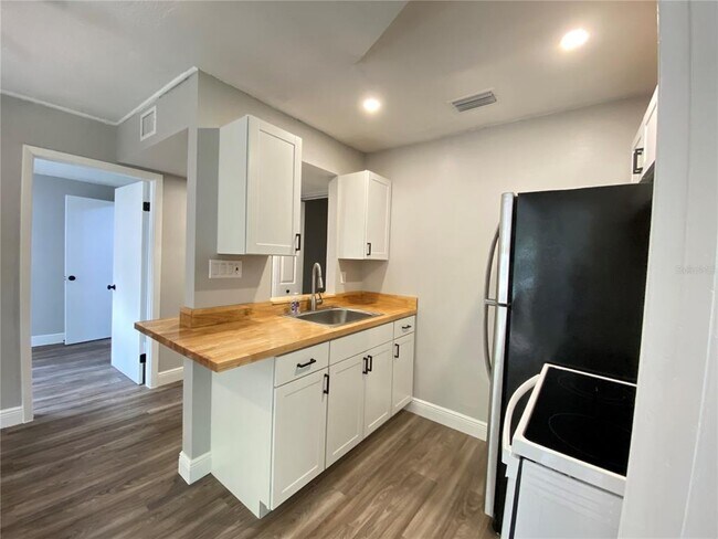 Foto del edificio - 225 E 5th St