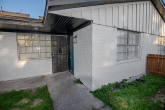 Building Photo - 1661 Northwood St