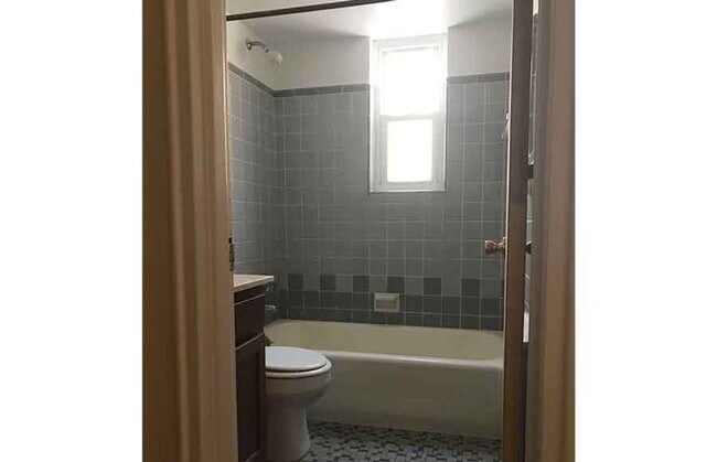 Foto del edificio - 922-926 Ludlow Avenue