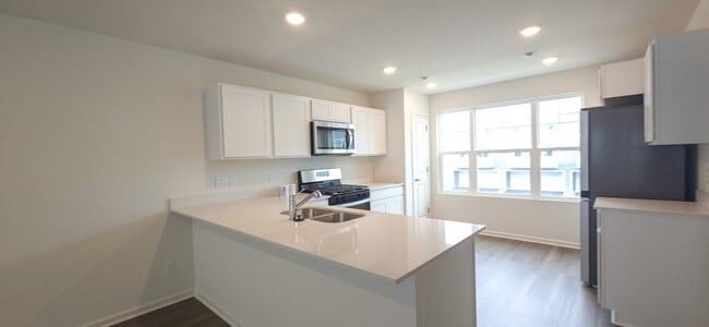 Building Photo - 8746 Clover Ln