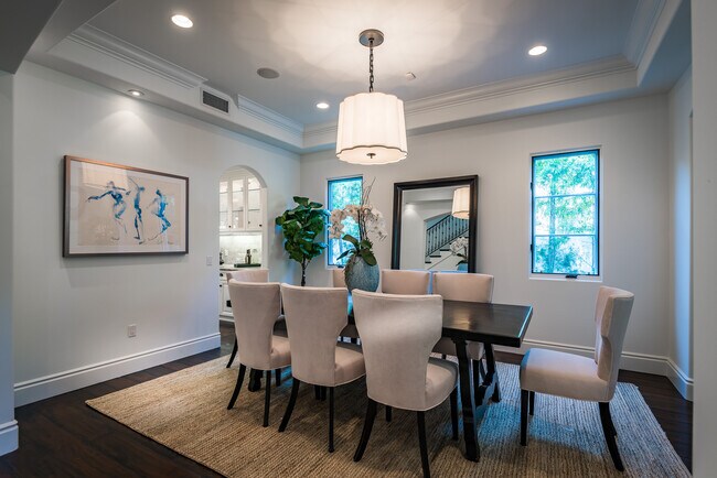 Foto del edificio - 4103 Farmdale Ave