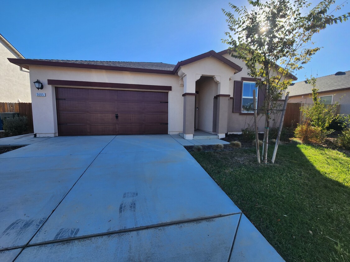 Foto principal - 5605 Sunhaven St