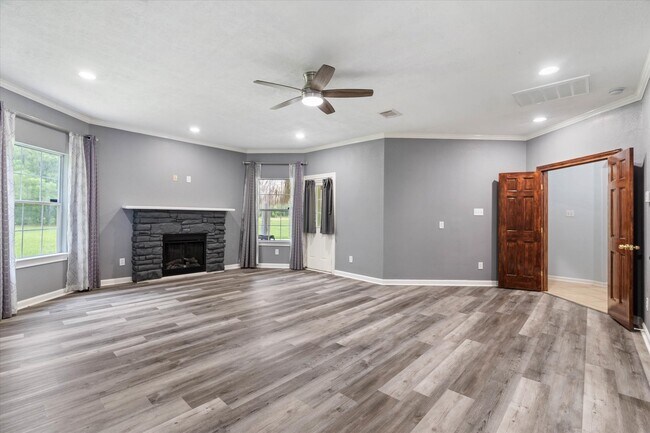 Building Photo - 232 County Rd 633