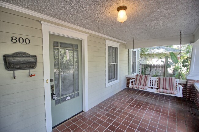 Building Photo - 800 E. Livingston Street Orlando, FL 32803