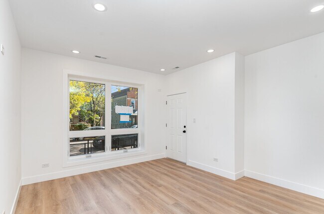 Foto del edificio - 2132 S Fairfield Ave