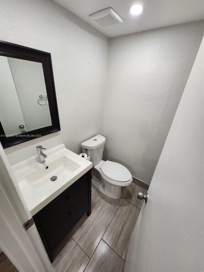 Building Photo - 9375 Fontainebleau Blvd