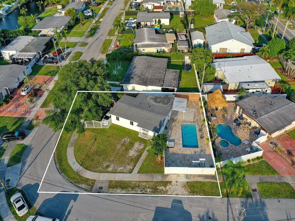 Primary Photo - 4721 SW 108th Ave
