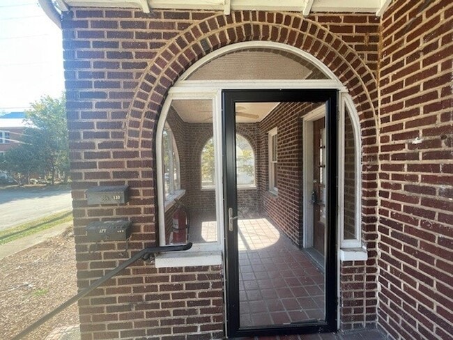 Photo - CHARMING 2 BEDROOM APT NEAR THE LOVELY MARYVILLE COLLEGE CAMPUS!!