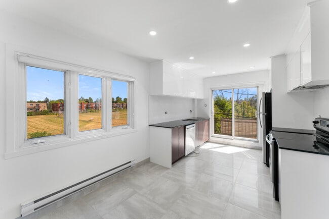 Kitchen - 2632 Rue Modugno