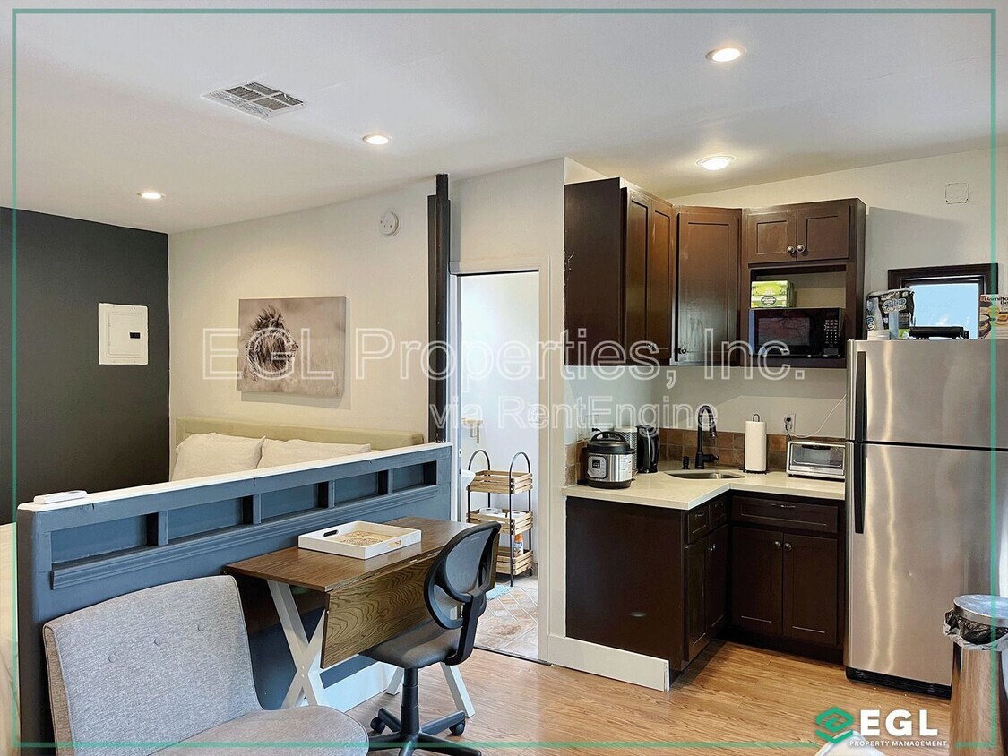 Foto principal - 6657 W Lindenhurst Ave