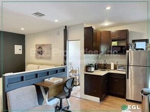 Building Photo - 6657 Lindenhurst Ave