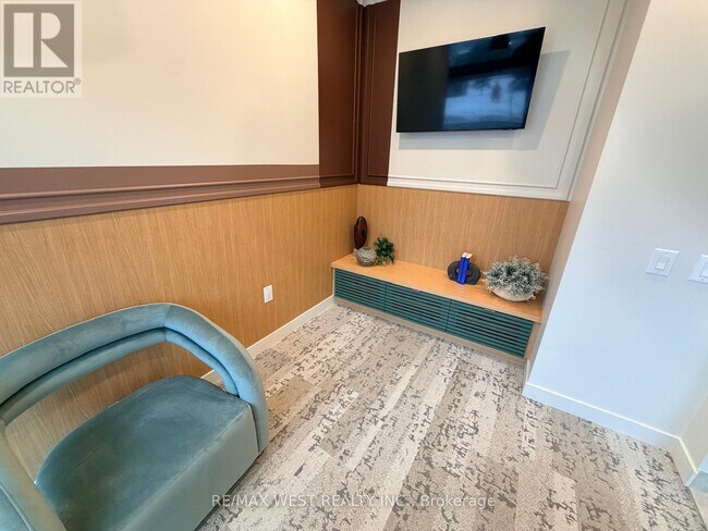 Photo du bâtiment - 1660 Bloor St W