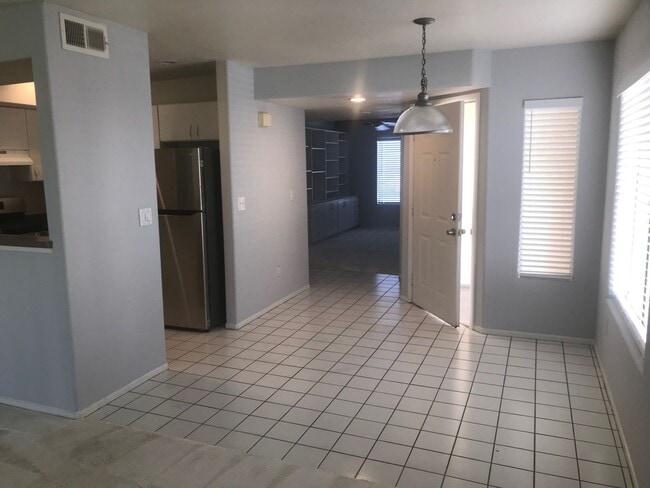 Foto del edificio - 2 Bedroom 2 bath condo with a den ready for move in!! Ask about our promotion!!