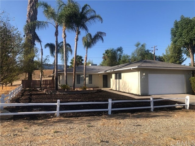 Foto principal - 23518 Casa Bonita Ave