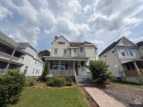 Building Photo - 1515 Oneida St