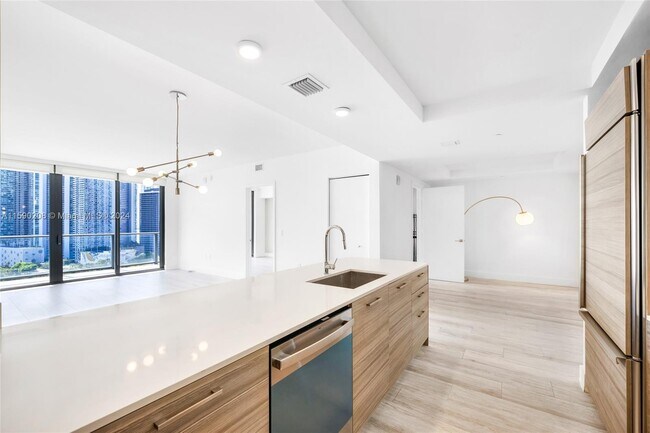 Foto del edificio - 121 NE 34th St