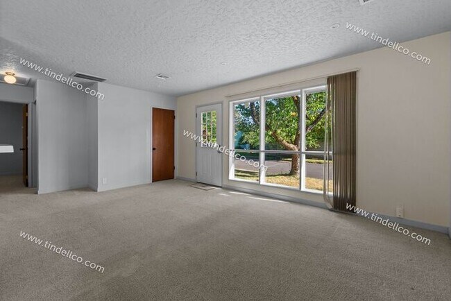 Foto del edificio - Charming 2-Bedroom Home with Fenced Yard in St. Johns - Pets Welcome!