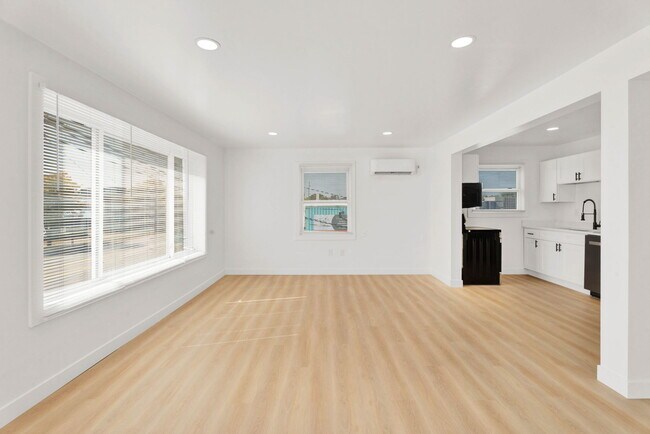 Foto del edificio - 1075 E West Maple Rd