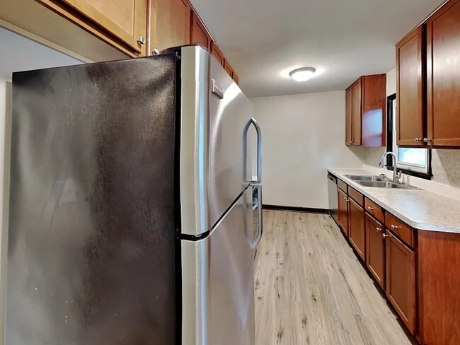 Building Photo - 6614 5th Ave S