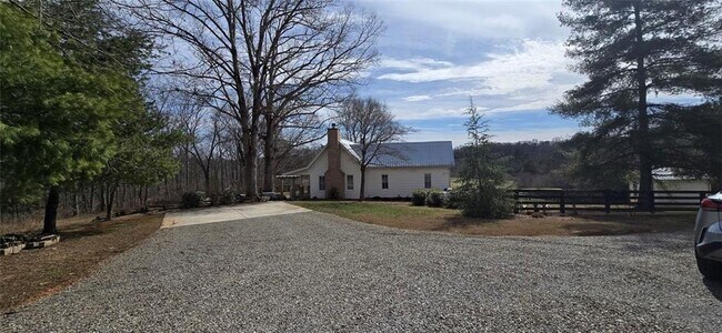 Building Photo - 812 Bessie Ln