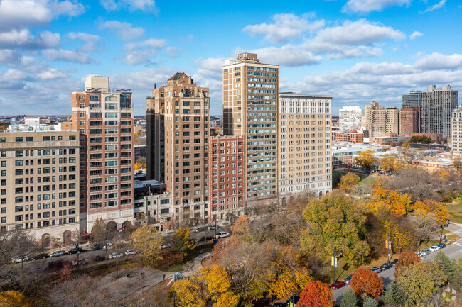 Aerial - The Nest at 2140 N Lincoln Park W