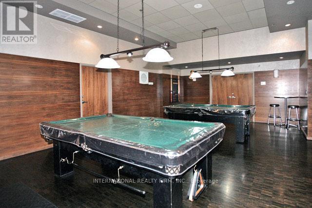 Building Photo - 33 Elm Dr W