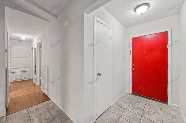 Foto del edificio - 1007 Roaring Springs Dr