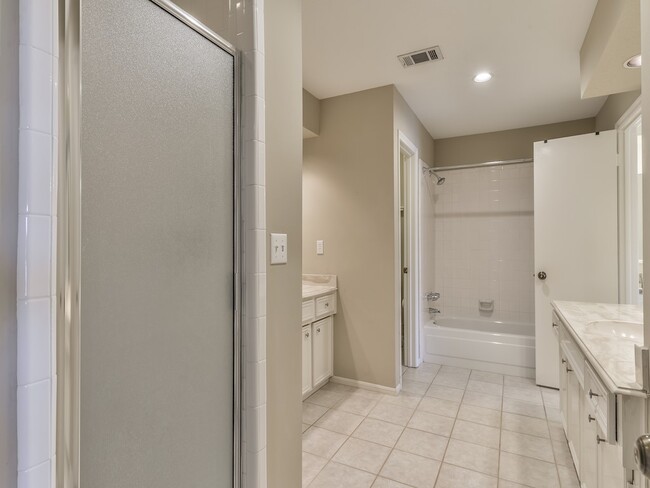 Foto del edificio - 9406 Bassoon Dr