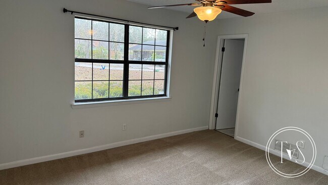 Foto del edificio - 806 W Oxford Ln