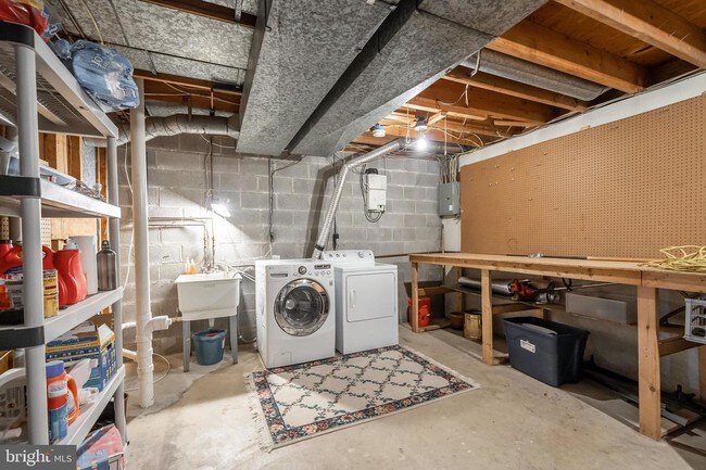 Foto del edificio - 561 W Marshall St