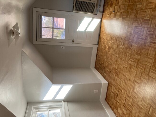 Building Photo - 5425 Webster St