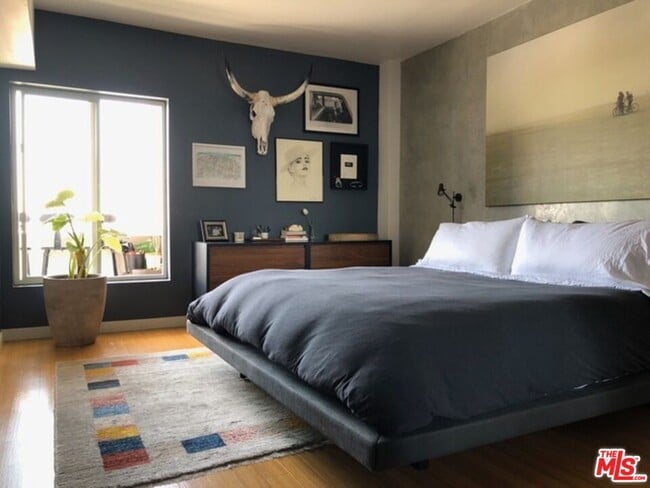 Foto del edificio - 1131 Alta Loma Rd