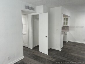 Building Photo - 401 SW 13th Pl