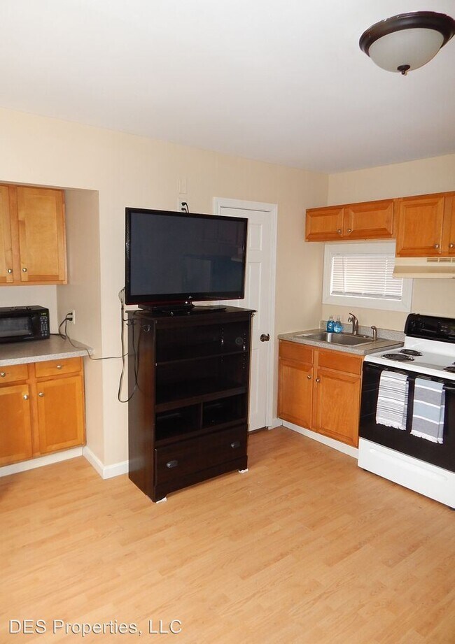 34 Chamberlain St, Brewer, ME 04412 Room for Rent in Brewer, ME