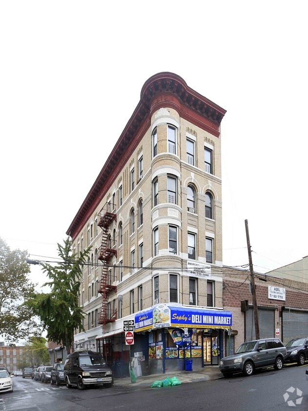 Primary Photo - 15 Gouverneur Pl