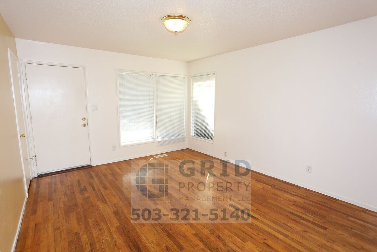 Beautiful, Spacious 3 Bedroom - Foster-Powell Neighborhood - Beautiful, Spacious 3 Bedroom - Foster-Powell Neighborhood