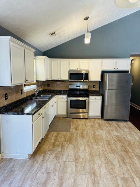 Foto del edificio - 375 Shadetree Ln
