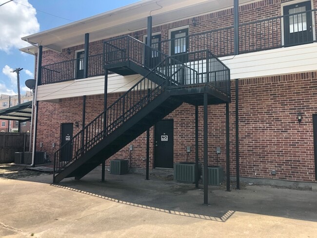 Building Photo - 1708 Monroe St