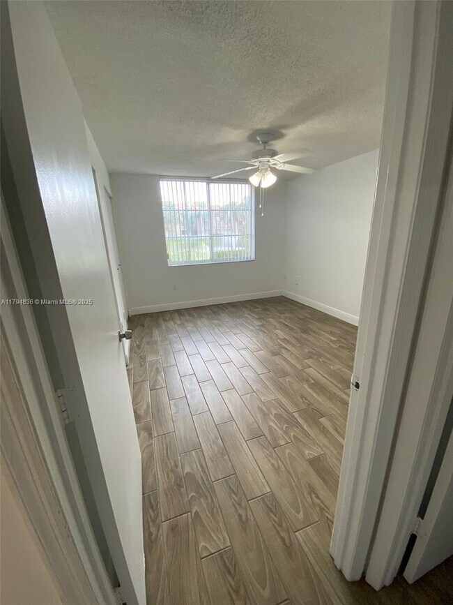 Building Photo - 12148 Saint Andrews Pl